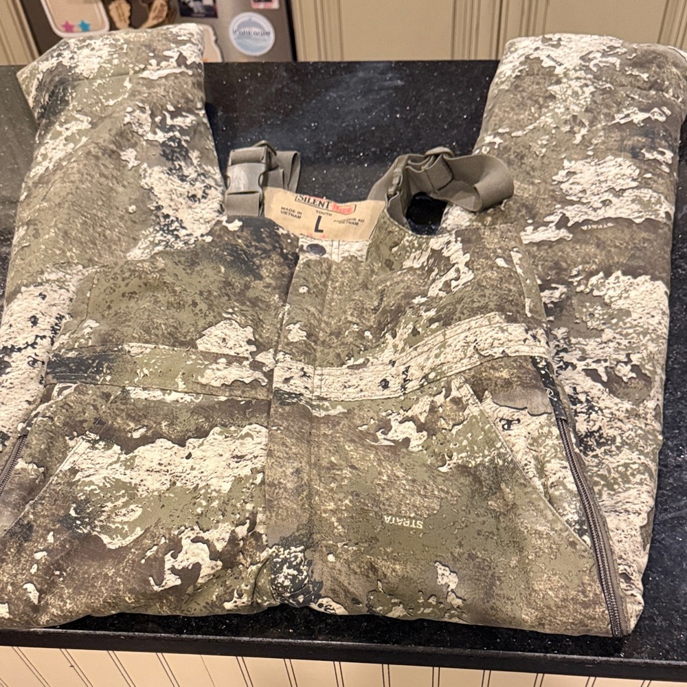 Silent Gear Realtree-Style Camouflage Hunting Bibs - Olive/Gray/White GREAT COND